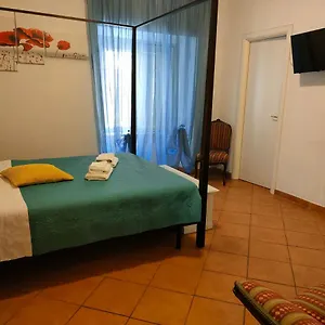 Vittorio Ll House Casa de hóspedes